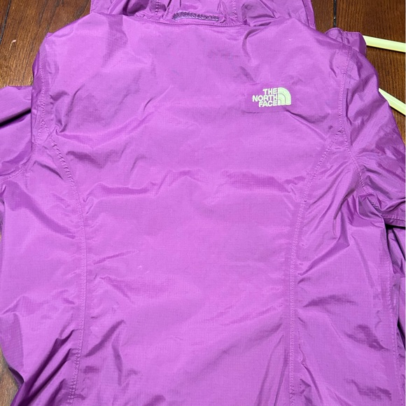 Northface Wind Breaker - Picture 2 of 6